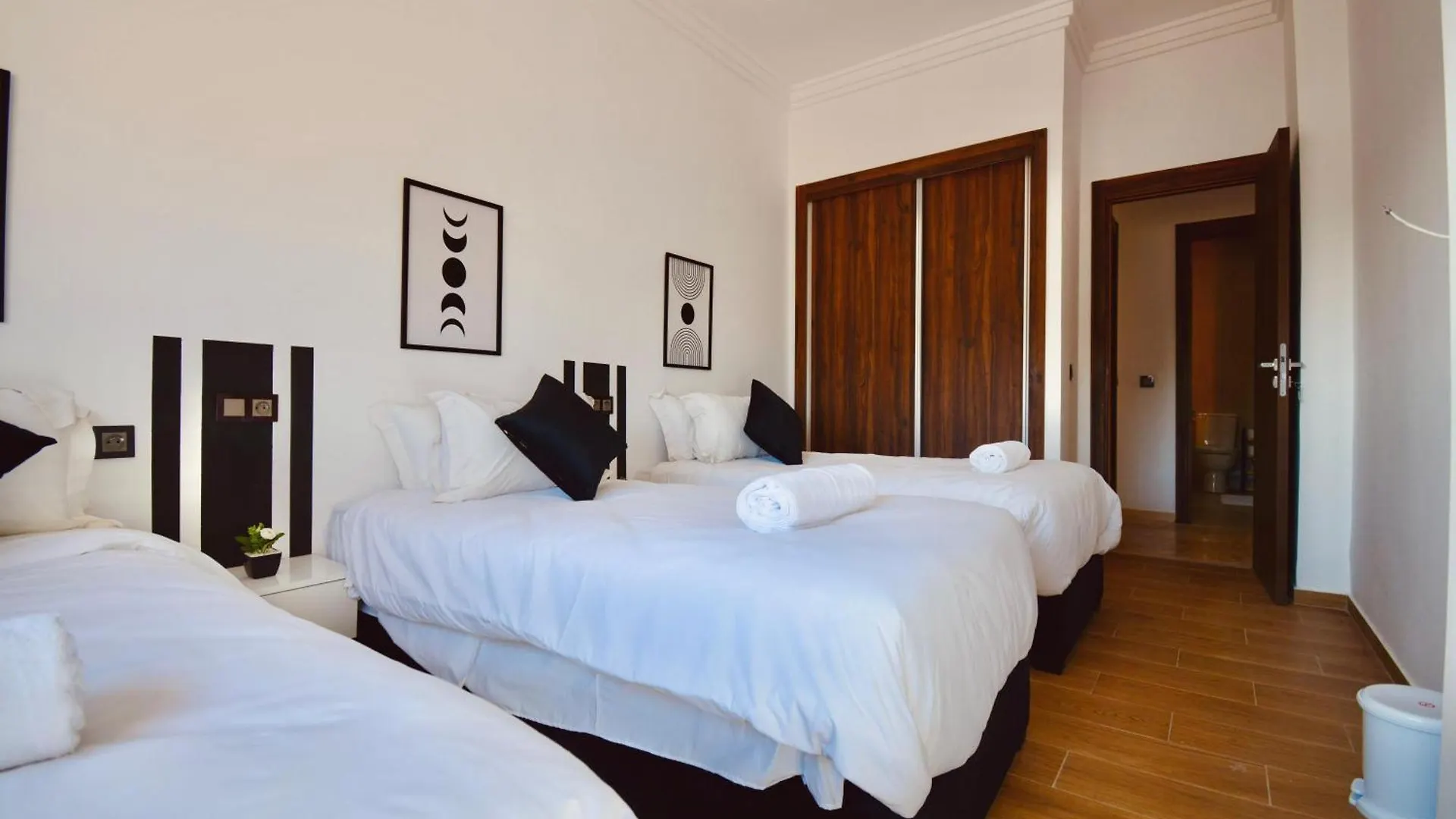 アパート マラケシュDuplex- M Avenue , Swimming Pool , Fibre Optique Wifi , Parking , Gueliz Centreアパートメント