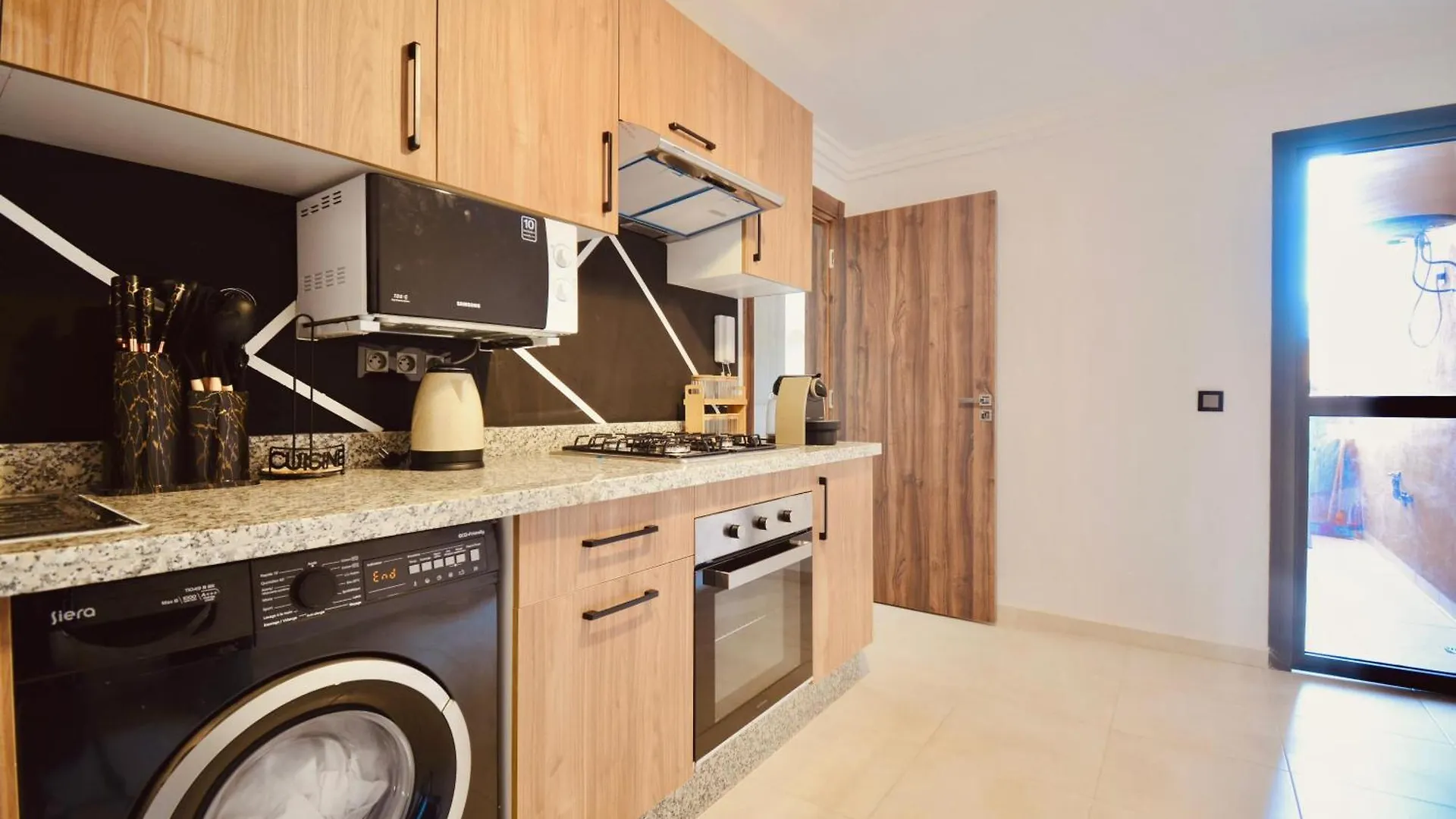 マラケシュDuplex- M Avenue , Swimming Pool , Fibre Optique Wifi , Parking , Gueliz Centreアパートメント モロッコ