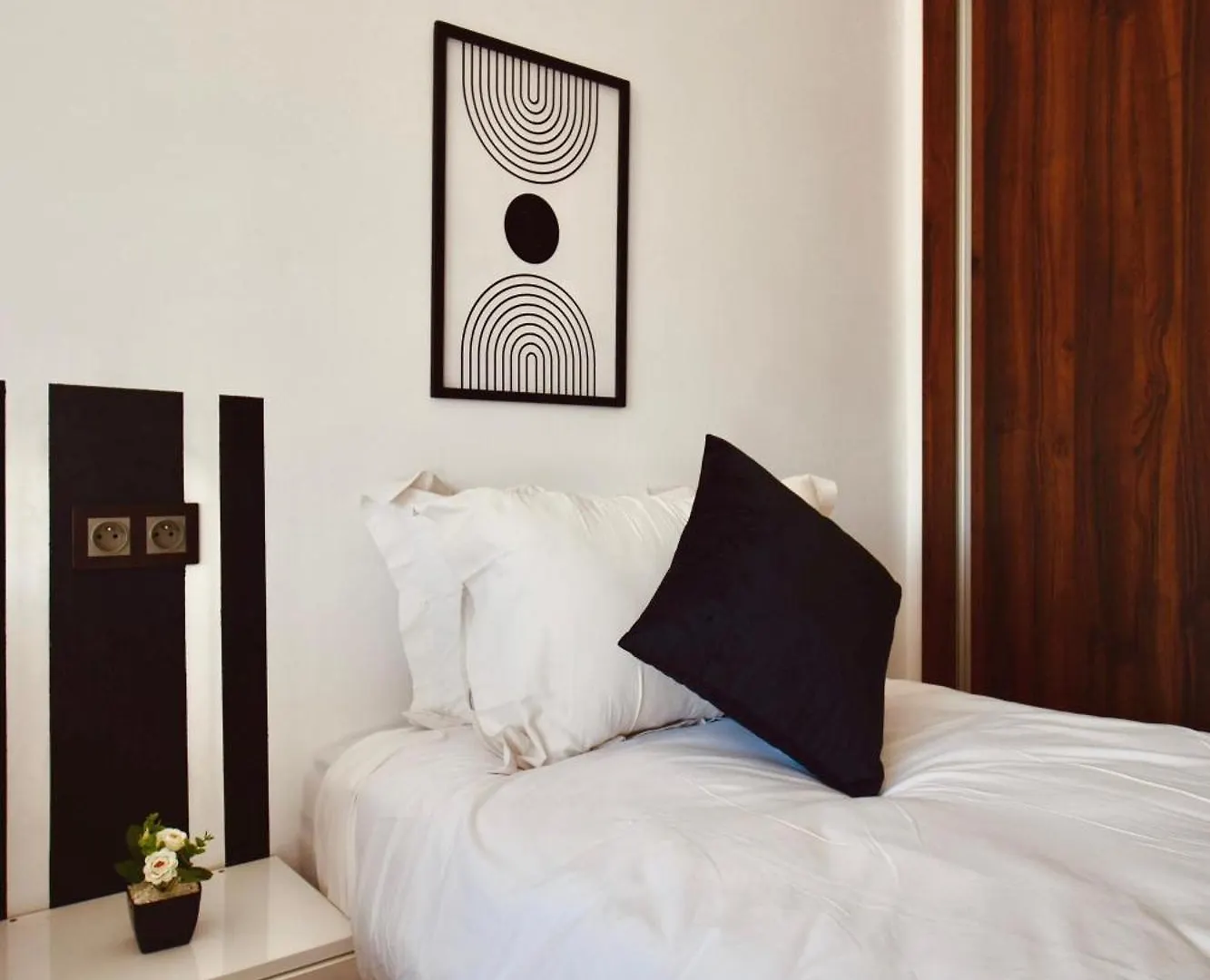マラケシュDuplex- M Avenue , Swimming Pool , Fibre Optique Wifi , Parking , Gueliz Centreアパートメント 0*, マラケシュ