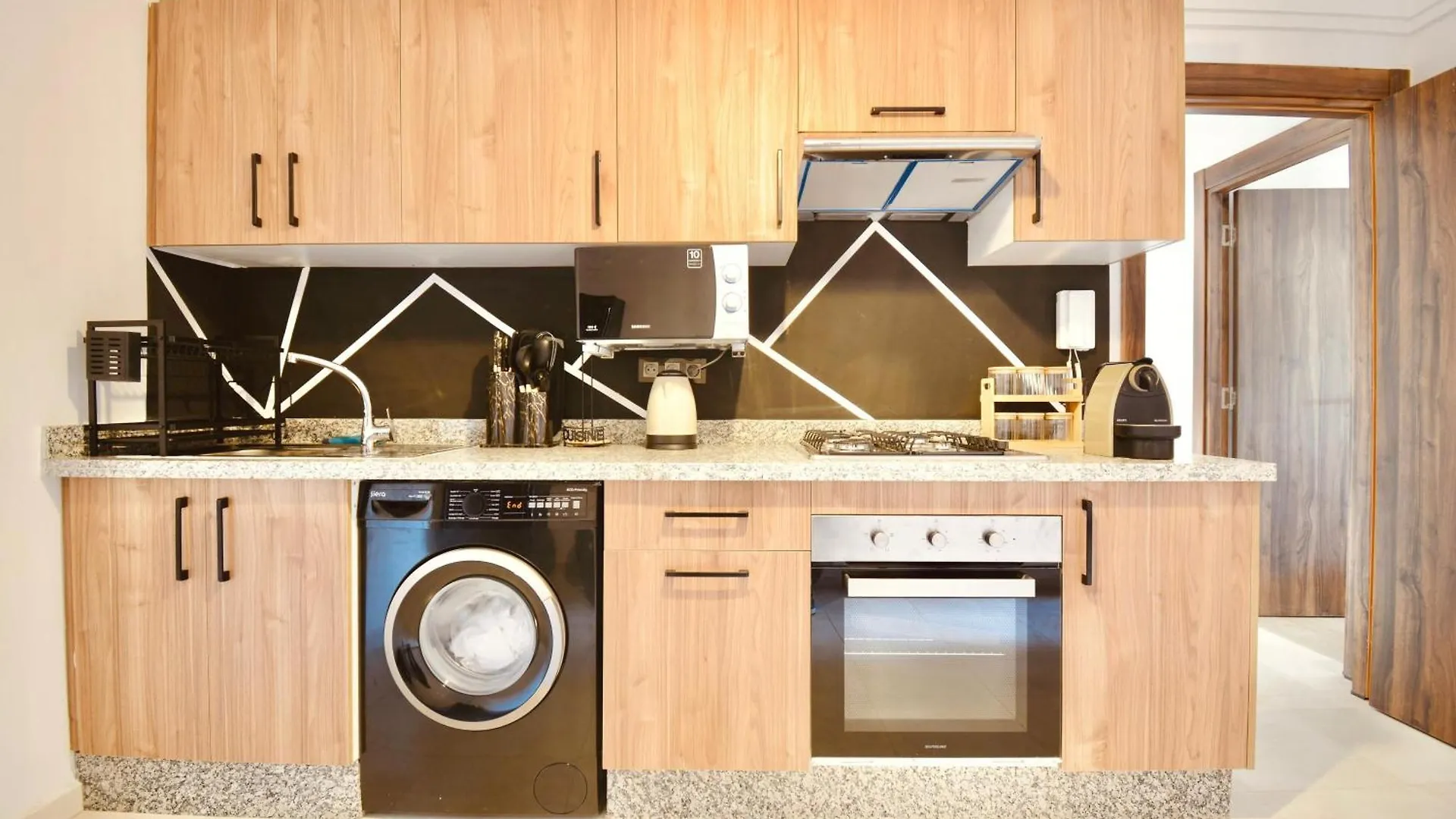 マラケシュDuplex- M Avenue , Swimming Pool , Fibre Optique Wifi , Parking , Gueliz Centreアパートメント 0*, マラケシュ